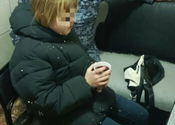 Спасибо таким сотрудникам за их работу. Росгвардеец спас девочку из затопленной шахты лифта в Петербурге — 27.10.26 23:24