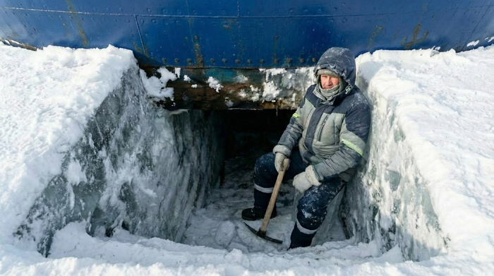 Они работают в 50&deg;: почему выморозчики судов получают меньше, чем курьеры - 18.02.26 09:26