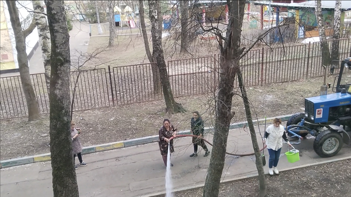 Шоу в исполнении ГБУ Жилищник в Бирюлево Западное - 02.04.26 07:09